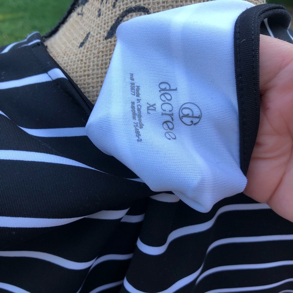 Decree black and white stripe top short sleeve - Picture 2 of 4